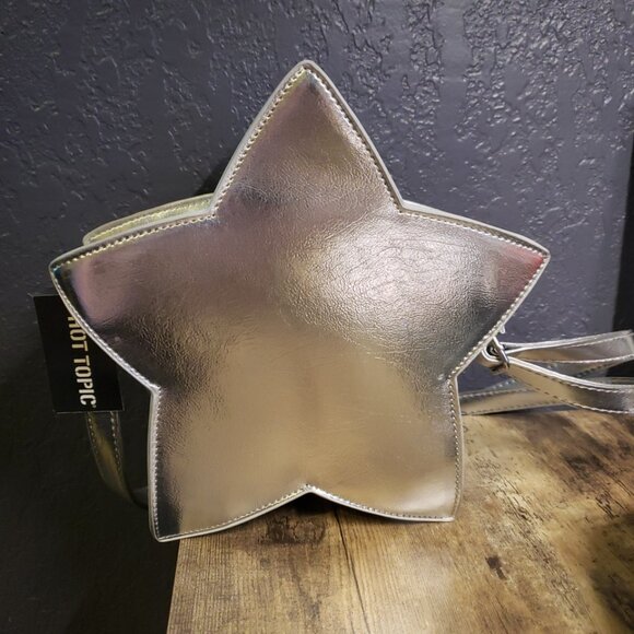 NWT Hot Topic Figural Silver Star Crossbody Bag - Picture 1 of 7